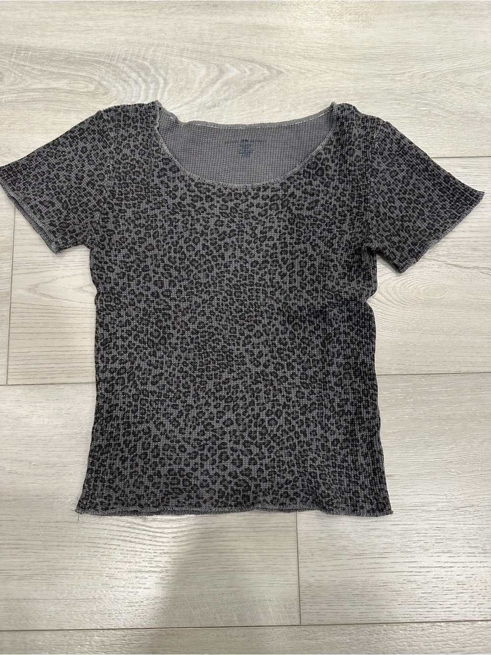 Women's Short Sleeve Leopard Print Scoop Neck Top - Gray brandy Melville